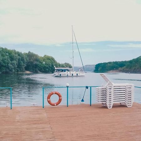 Hotel Yacht Club Mayak Dnistrivka Exterior foto