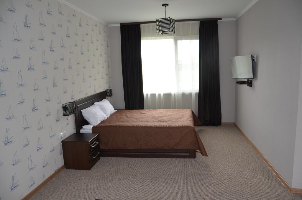Hotel Yacht Club Mayak Dnistrivka Quarto foto