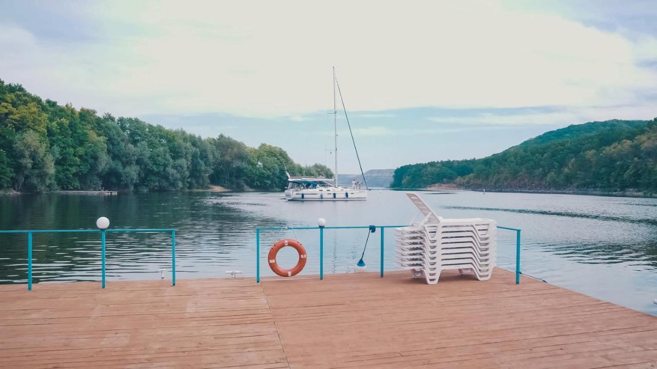 Hotel Yacht Club Mayak Dnistrivka Exterior foto