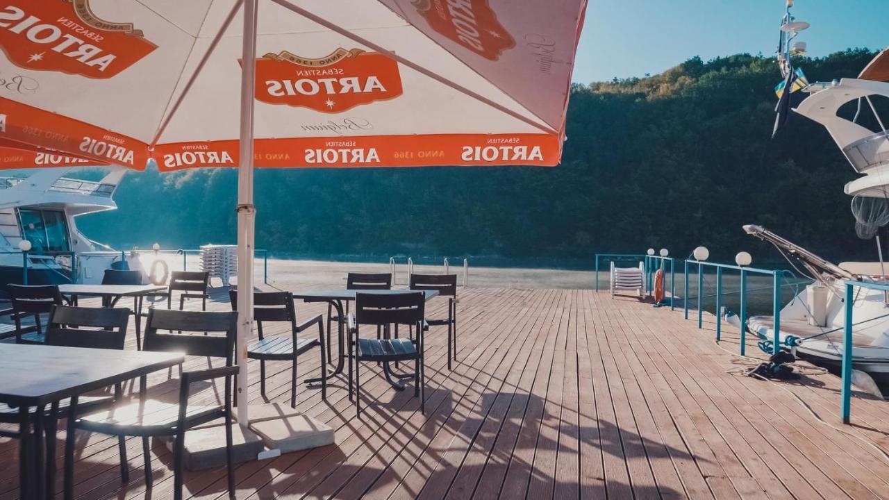 Hotel Yacht Club Mayak Dnistrivka Exterior foto